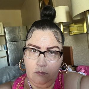 Meet your Posher, Ada